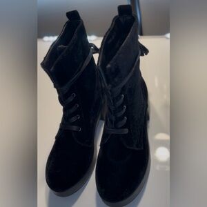 Elegant Black velvet Women's Boots